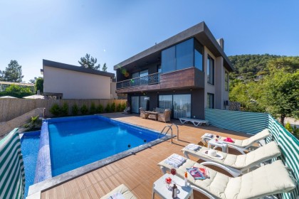 villa paragonal